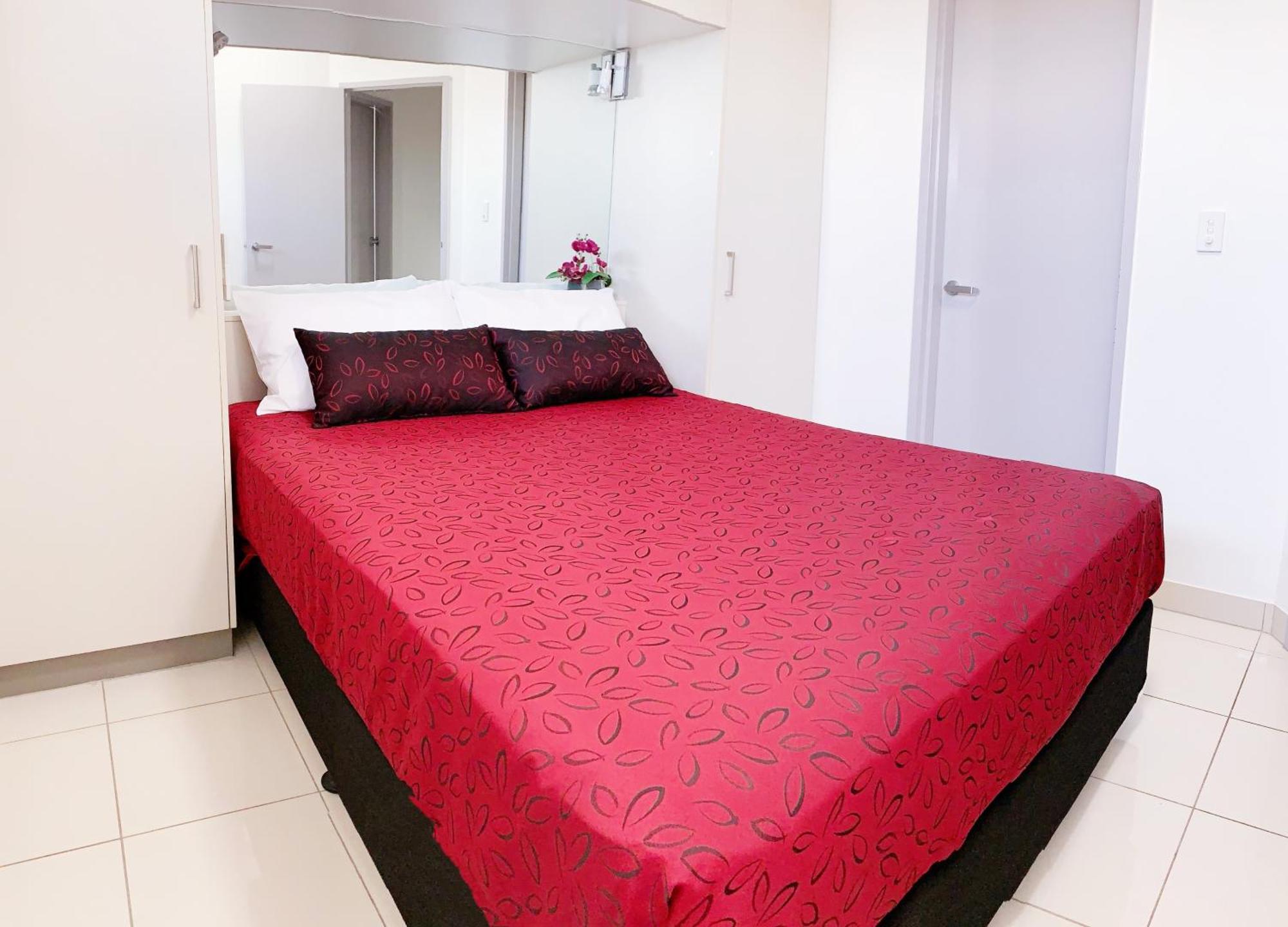 Ramada Suites By Wyndham Zen Quarter Даруин Стая снимка