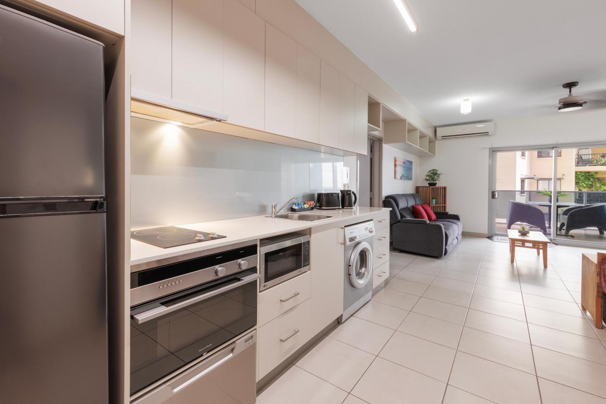 Ramada Suites By Wyndham Zen Quarter Даруин Стая снимка